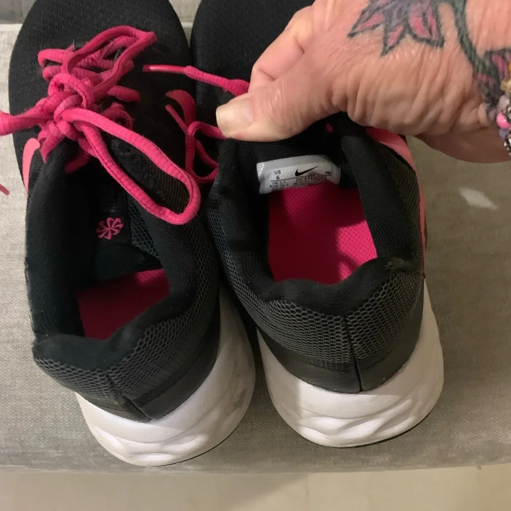 Women’s Nike Sneakers - Picture 2 of 3